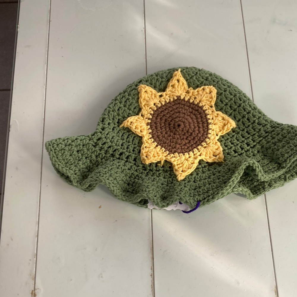 Green Sunhat with Sunflower